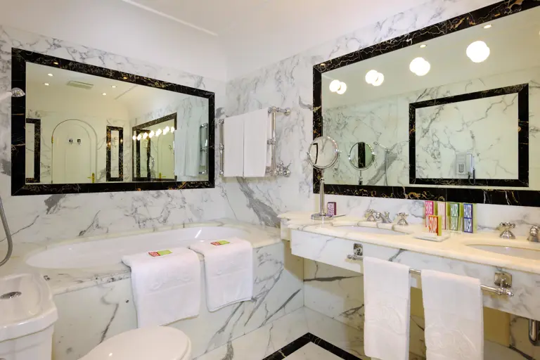 Le Sirenuse Room Pool Terrace View Room 58 Bath Edit