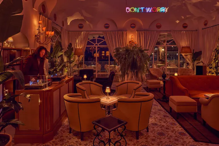 Le Sirenuse Dont Worry Bar 2337